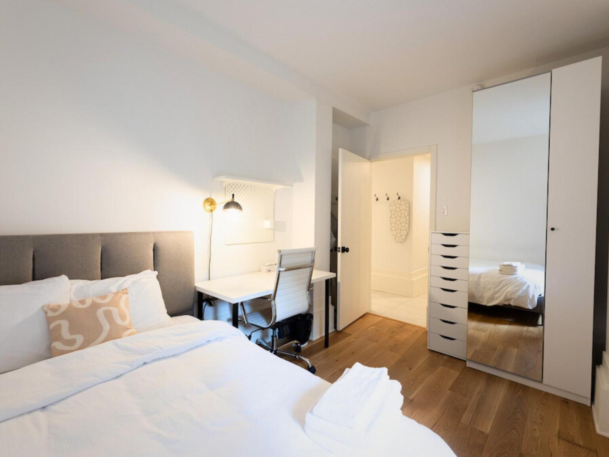 3 Bedroom Apt In Downtown Montreal — Photos 3